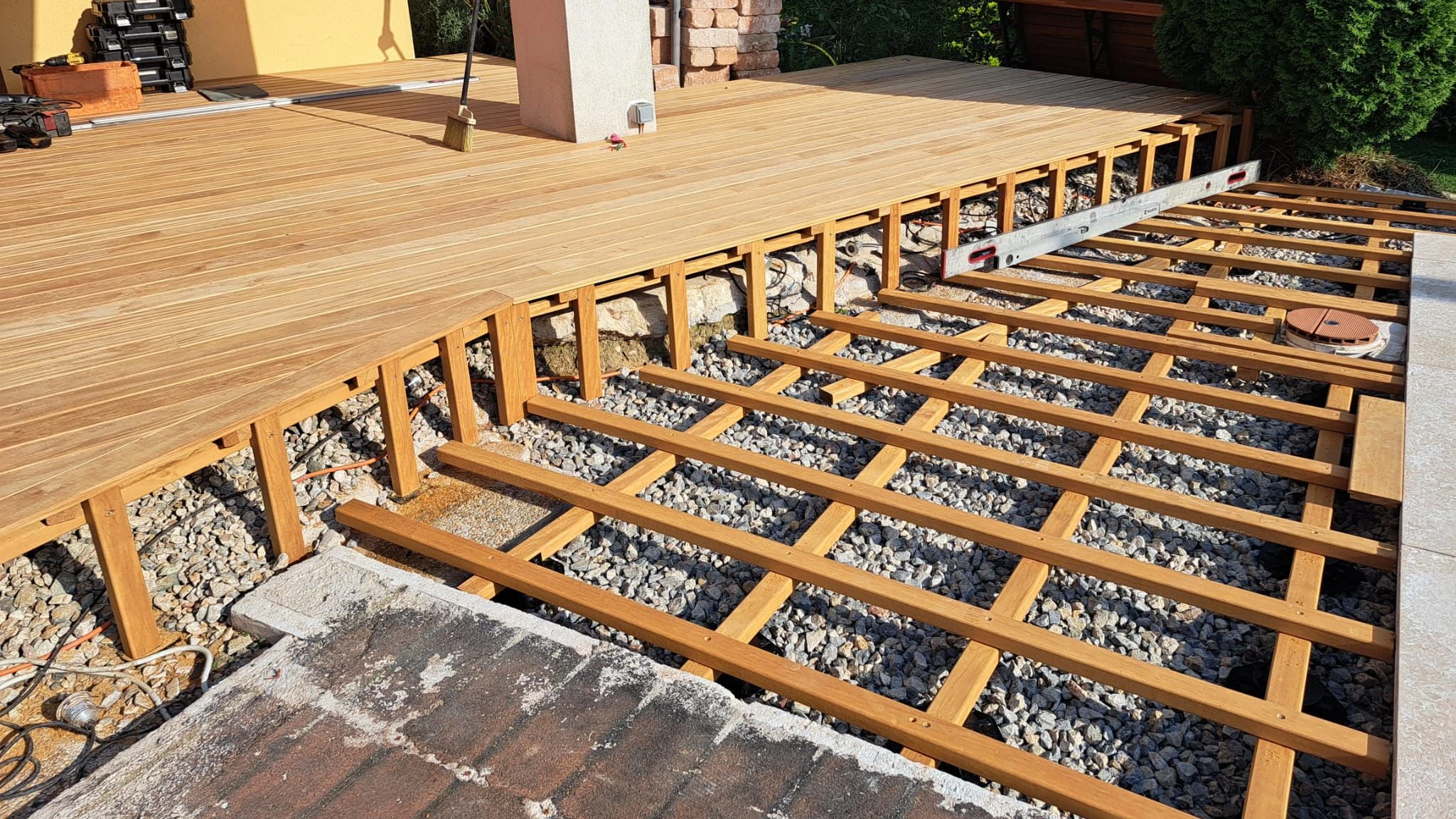 Versteckte Kosten: Auf was du bei der Planung deiner Terrasse achten musst
