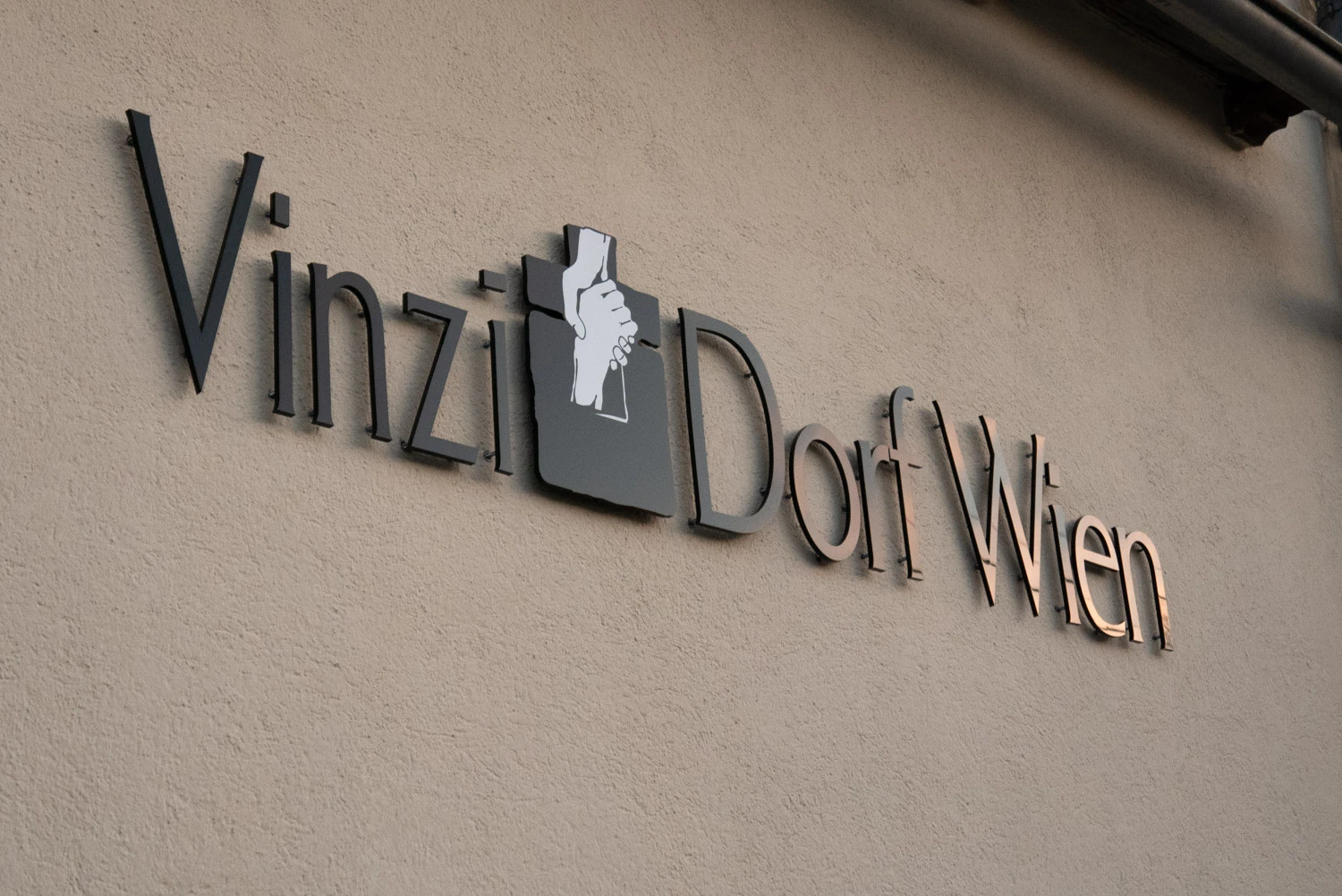 „Nicht die Gesunden, sondern die Kranken bedürfen des Arztes“ – VinziDorf Pfarrer Wolfgang Pucher im Wohngesund Interview.