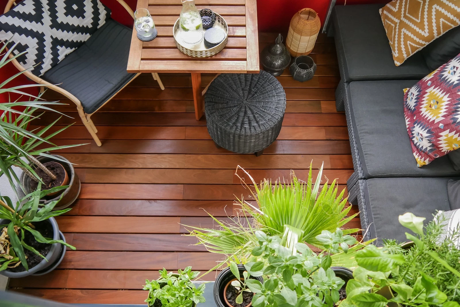 Tiny Outdoor-Spaces: Luxus-Holzterrasse auf fünf Quadratmetern