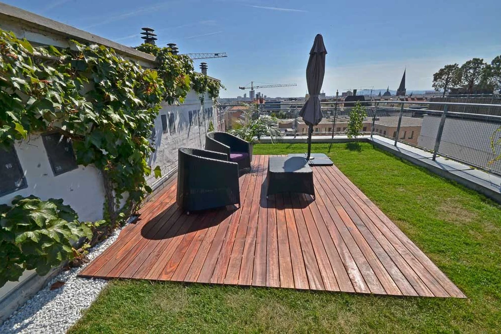 Holzterrasse Rosenholz