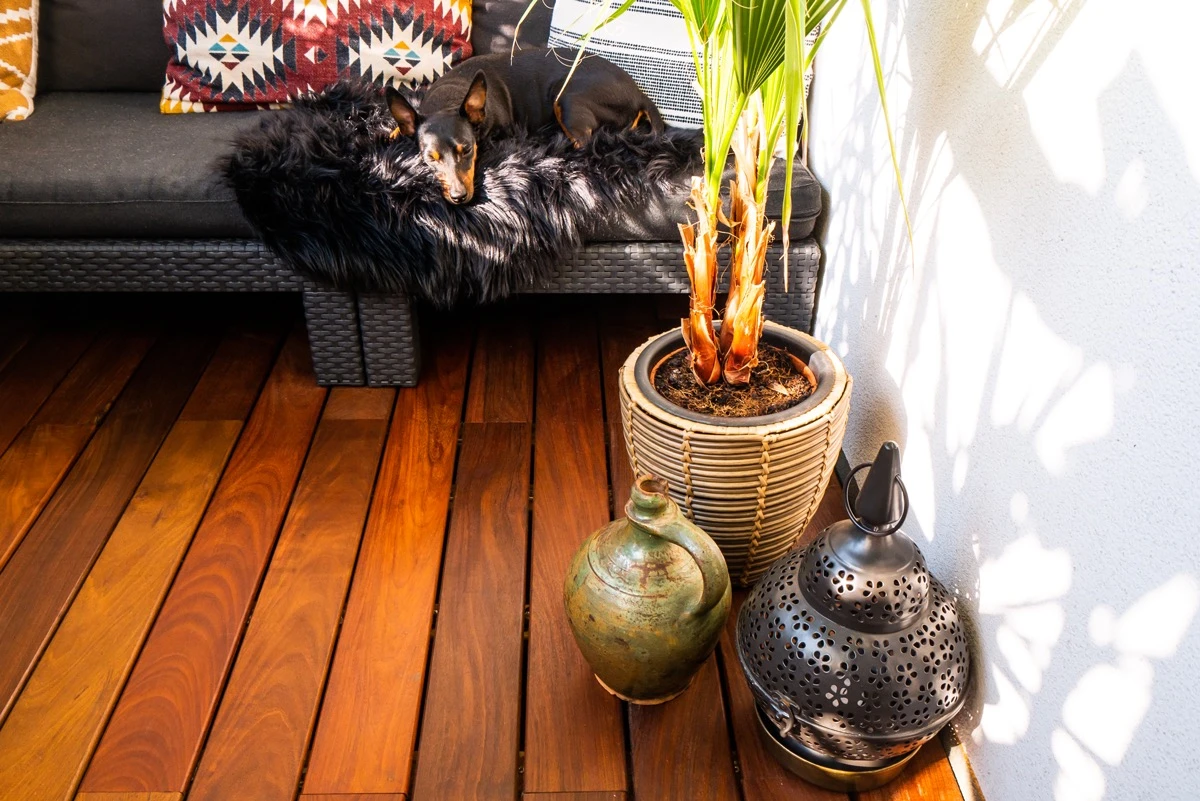 Tiny Outdoor Spaces Luxus Holzterrasse Auf Fuenf Quadratmetern 01
