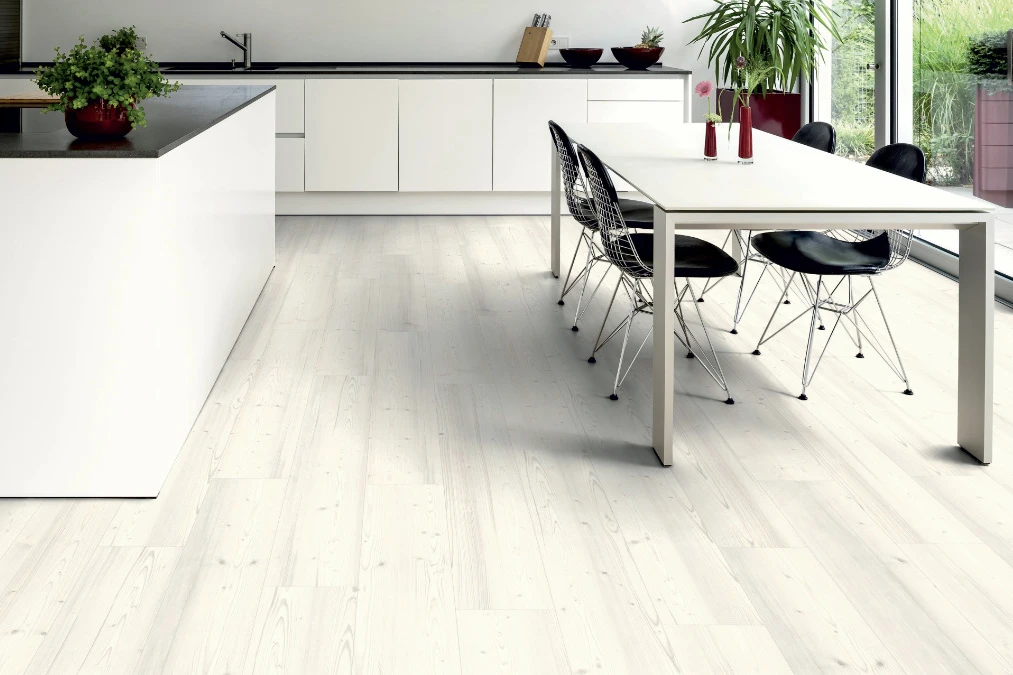 1101210420 1101240305 Lvt D19 Pinie Kopenhagen Kueche Milieu Rs V02 Country Star