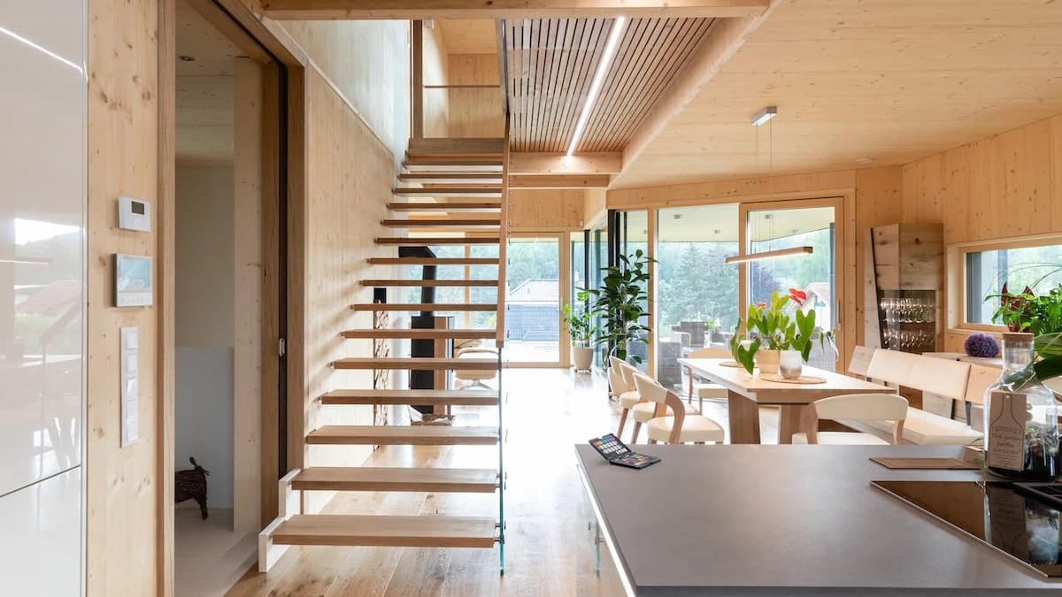 Shop the Look: Stylisch in Holz Atmosphärisches Wohlfühlfeeling für Drinnen und Draußen